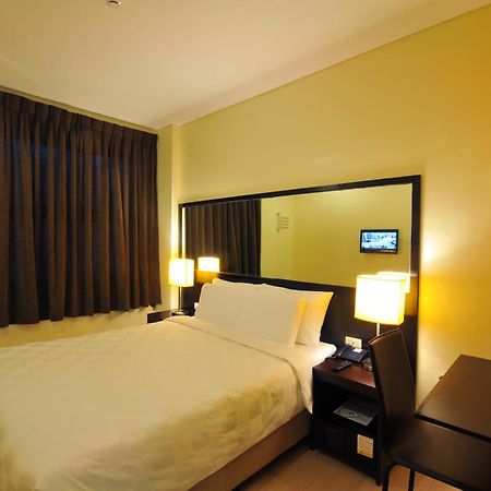 Go Hotels Iloilo Экстерьер фото