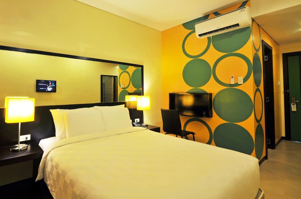 Go Hotels Iloilo Экстерьер фото
