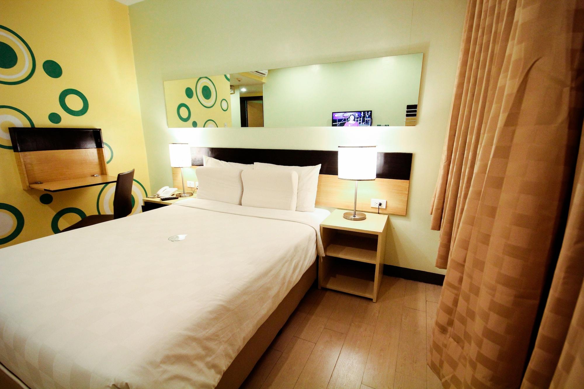Go Hotels Iloilo Экстерьер фото