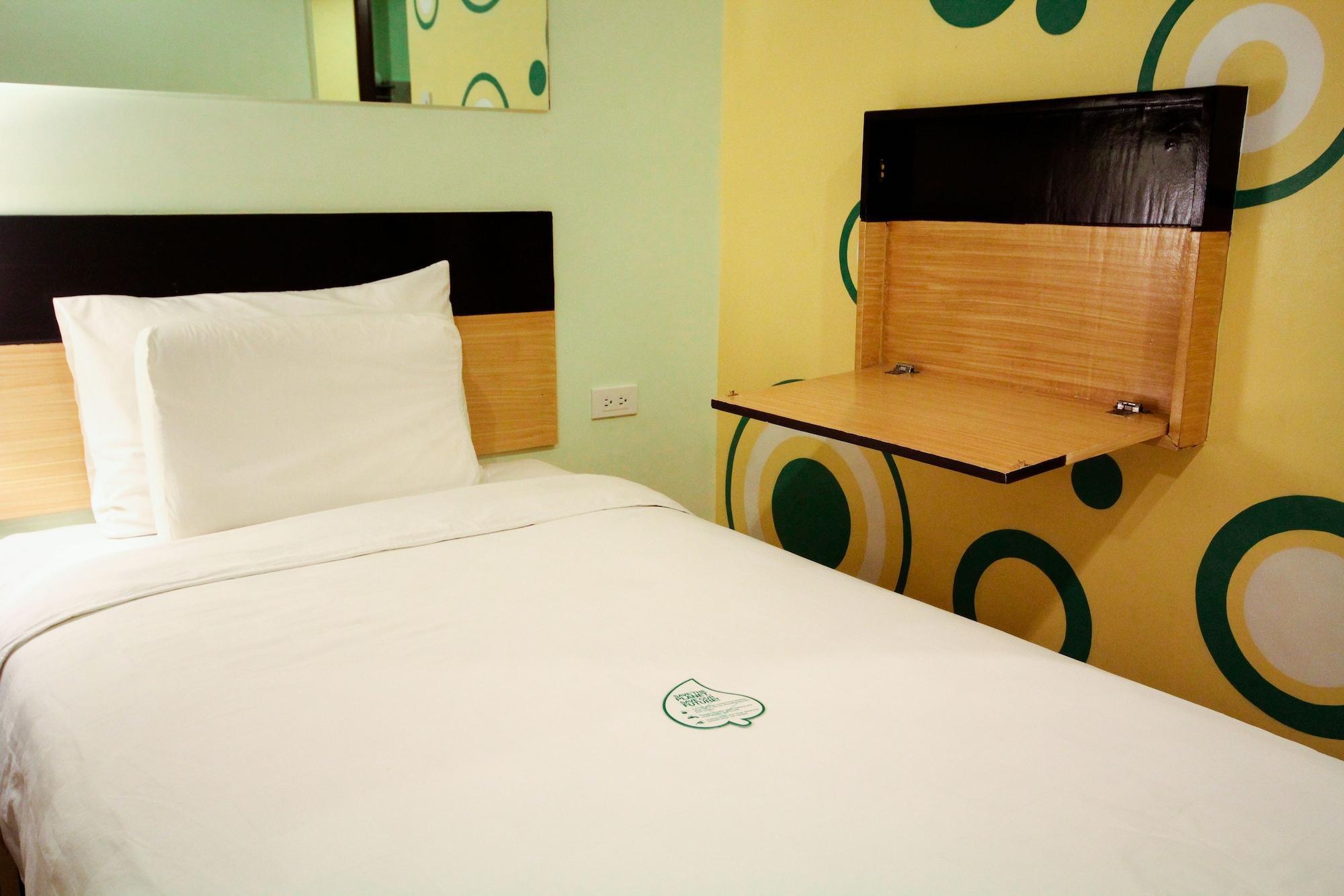 Go Hotels Iloilo Экстерьер фото