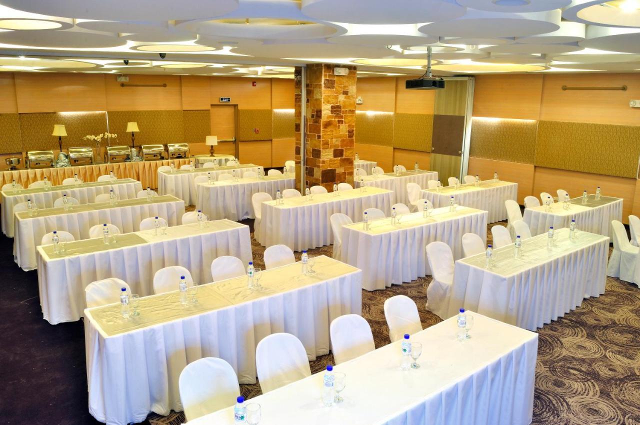 Go Hotels Iloilo Экстерьер фото
