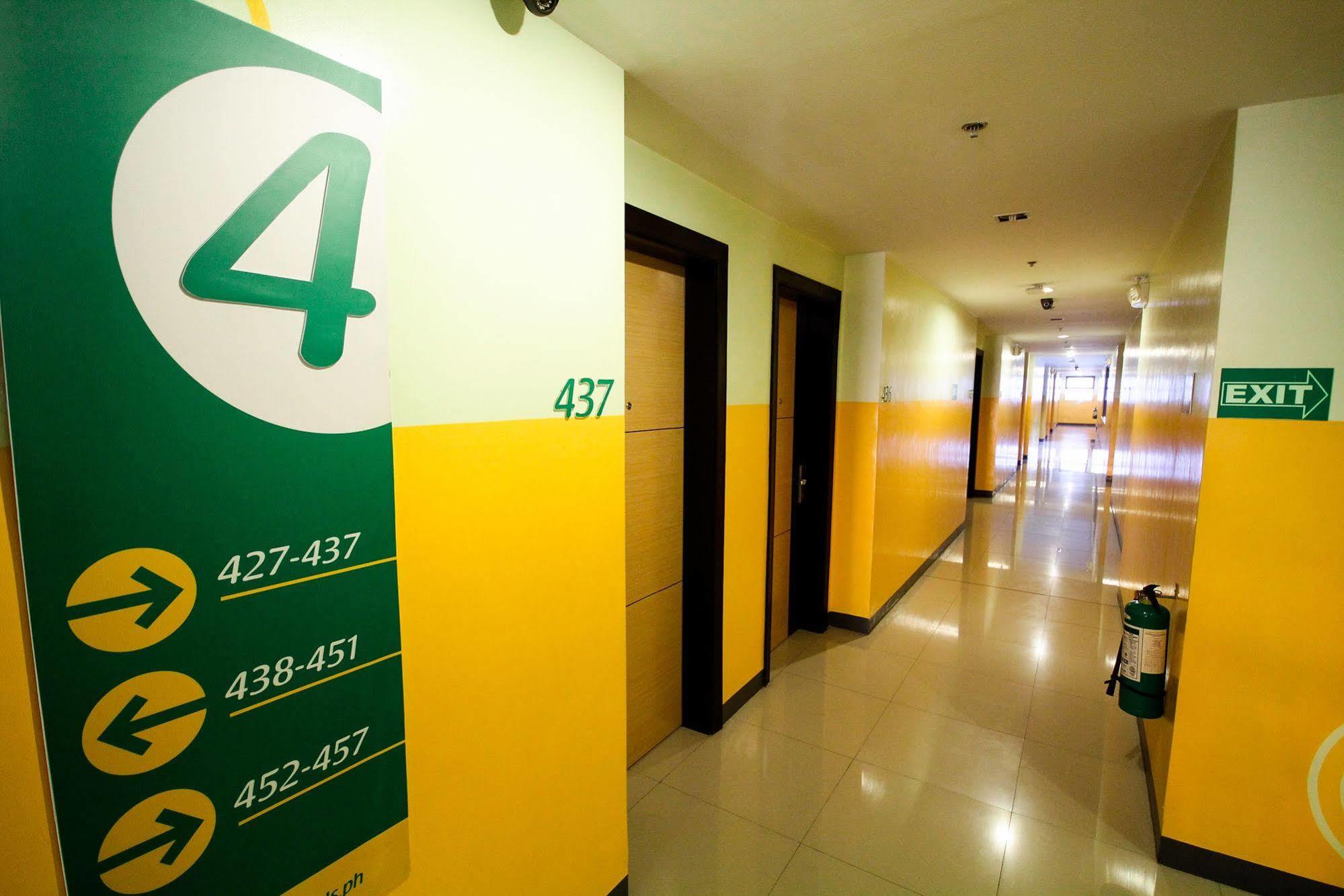 Go Hotels Iloilo Экстерьер фото