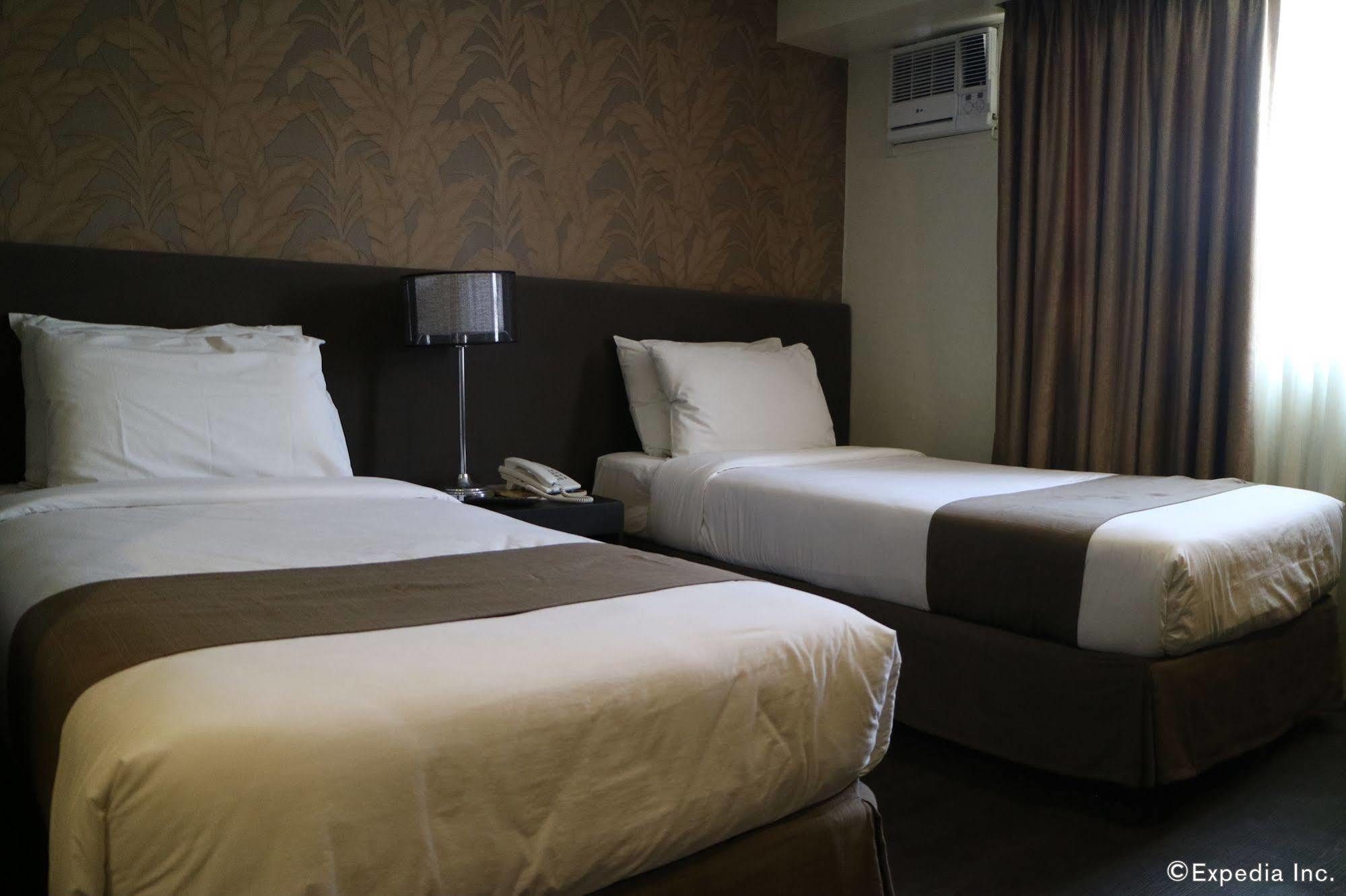 Go Hotels Iloilo Экстерьер фото