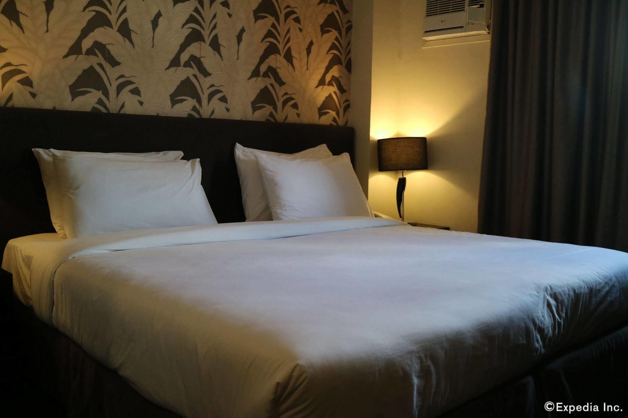Go Hotels Iloilo Экстерьер фото