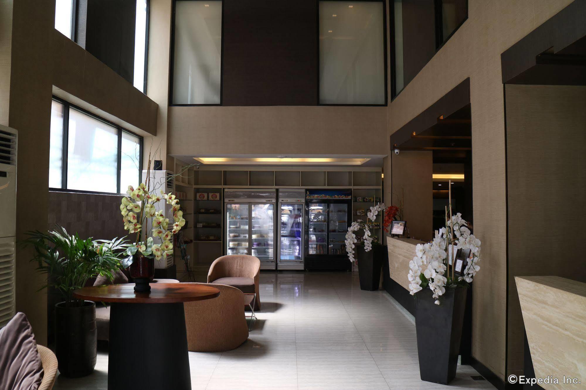 Go Hotels Iloilo Экстерьер фото