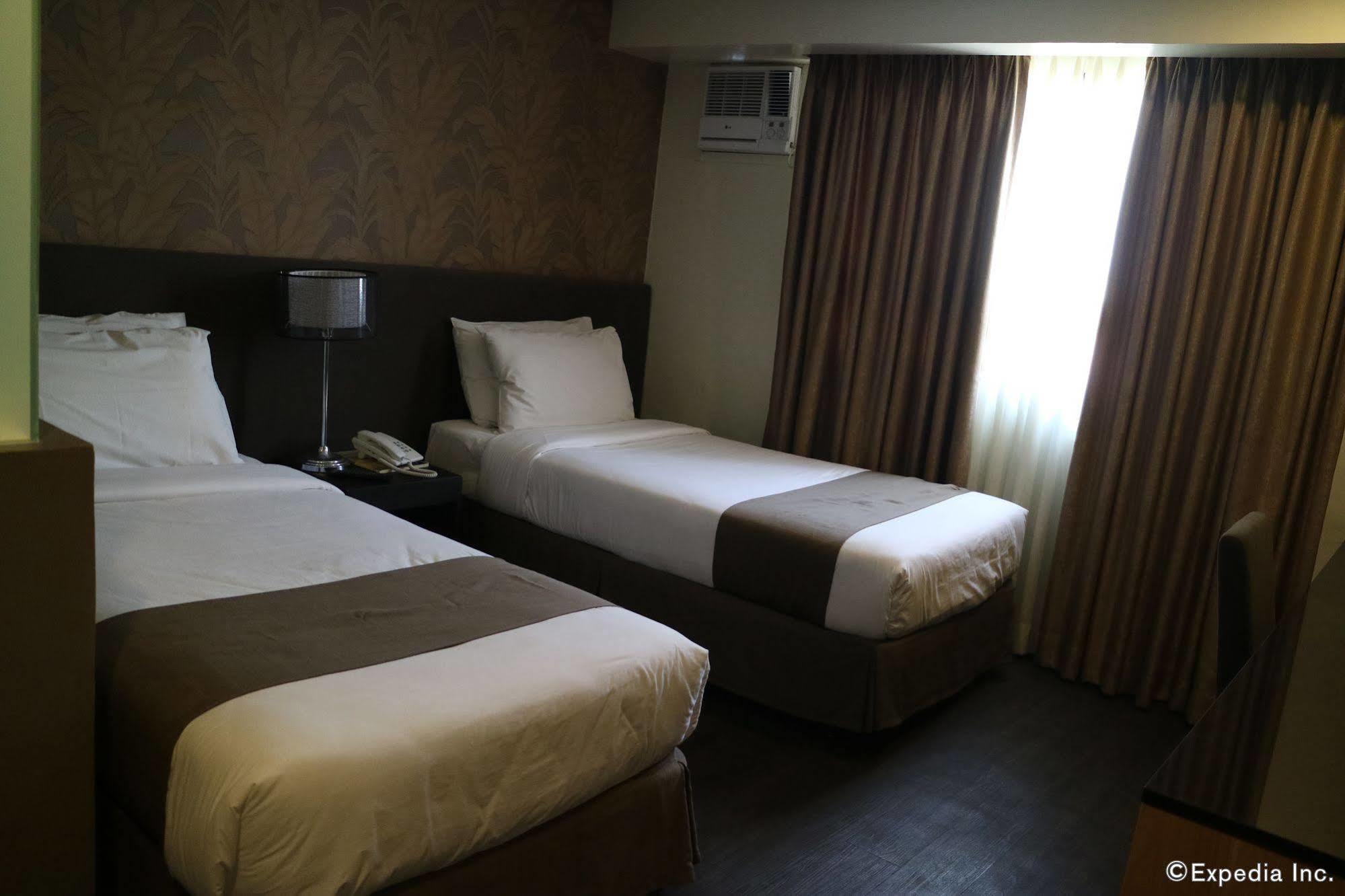 Go Hotels Iloilo Экстерьер фото