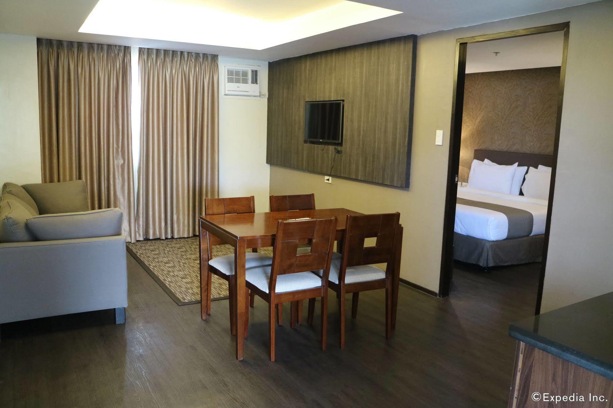Go Hotels Iloilo Экстерьер фото