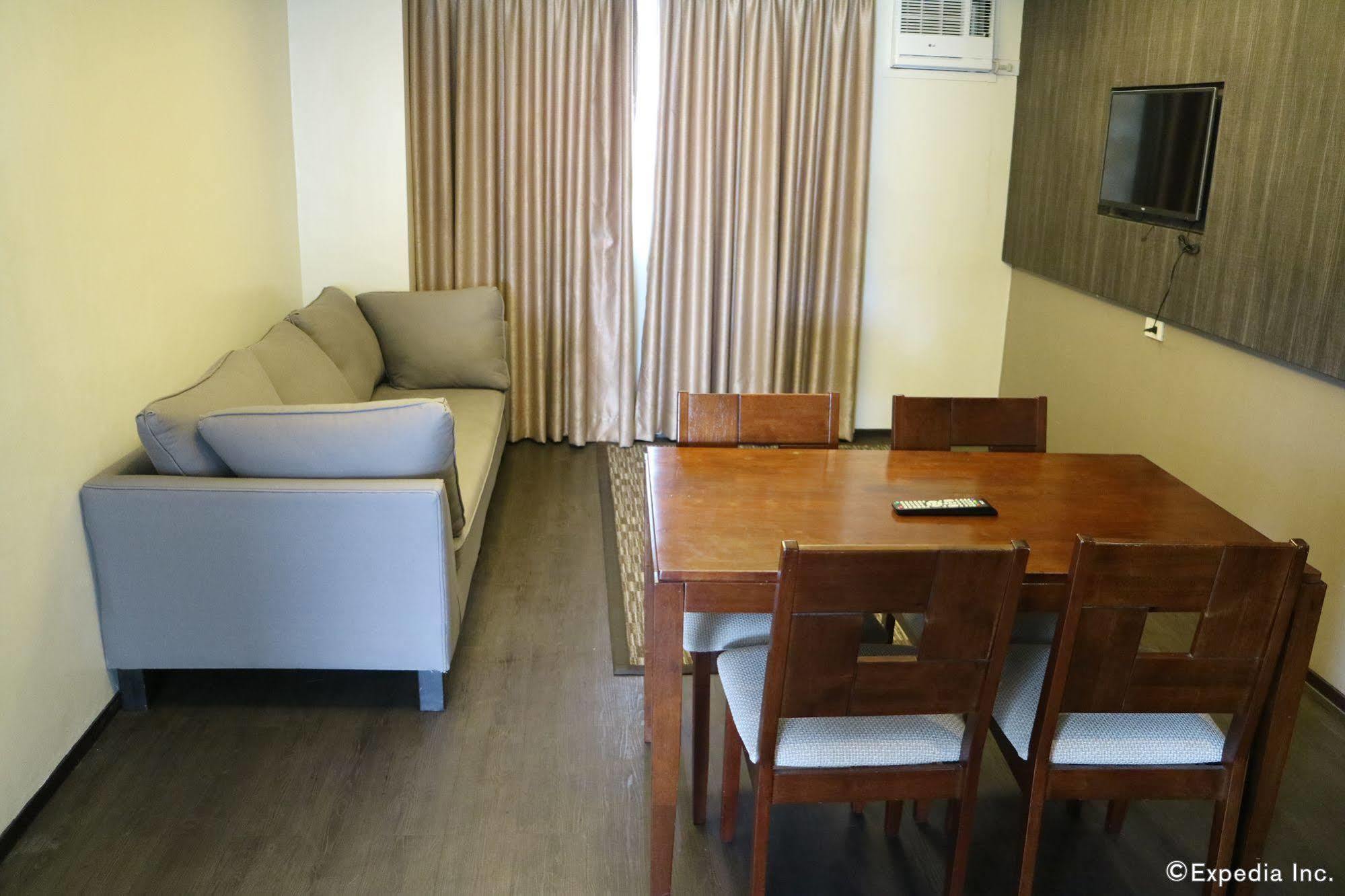 Go Hotels Iloilo Экстерьер фото